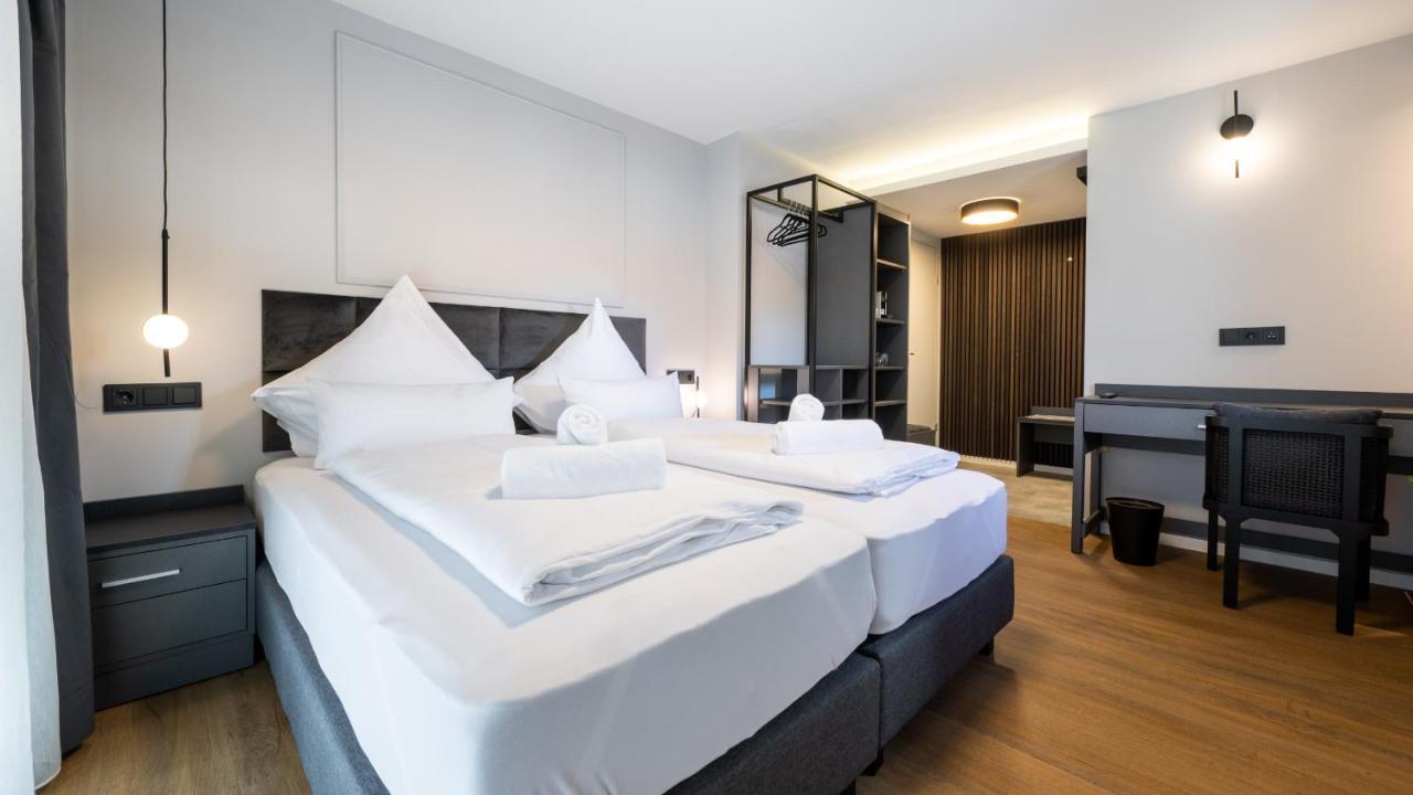 Hotel Metropol ทือบิงเงิน ภายนอก รูปภาพ