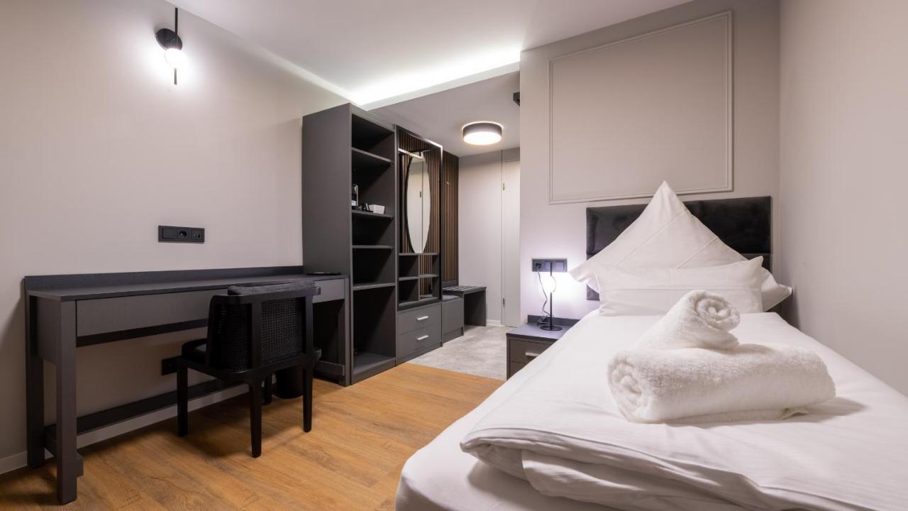 Hotel Metropol ทือบิงเงิน ภายนอก รูปภาพ